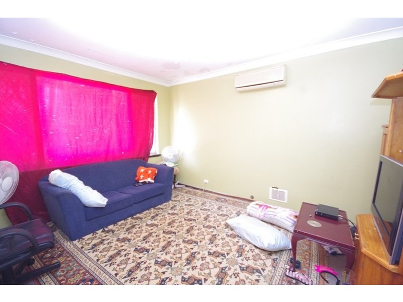 24 Montrose Avenue, Girrawheen WA 6064