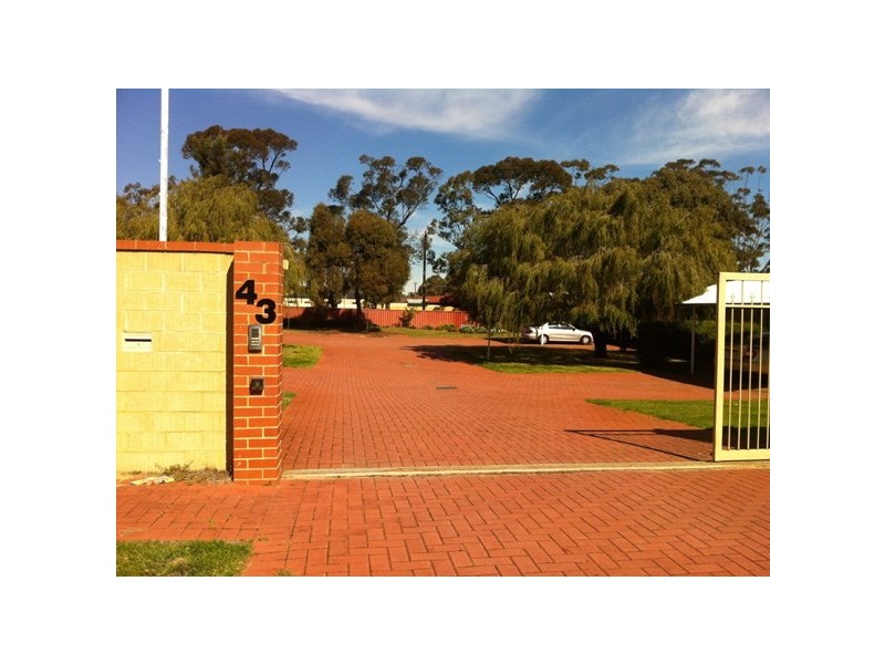 4/43 Golders Way, Girrawheen WA 6064