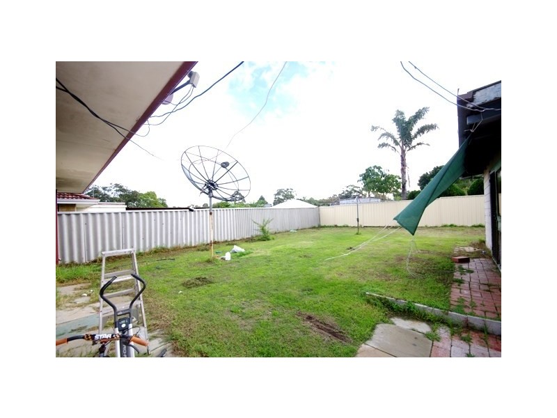 15 Pelham Way, Girrawheen WA 6064