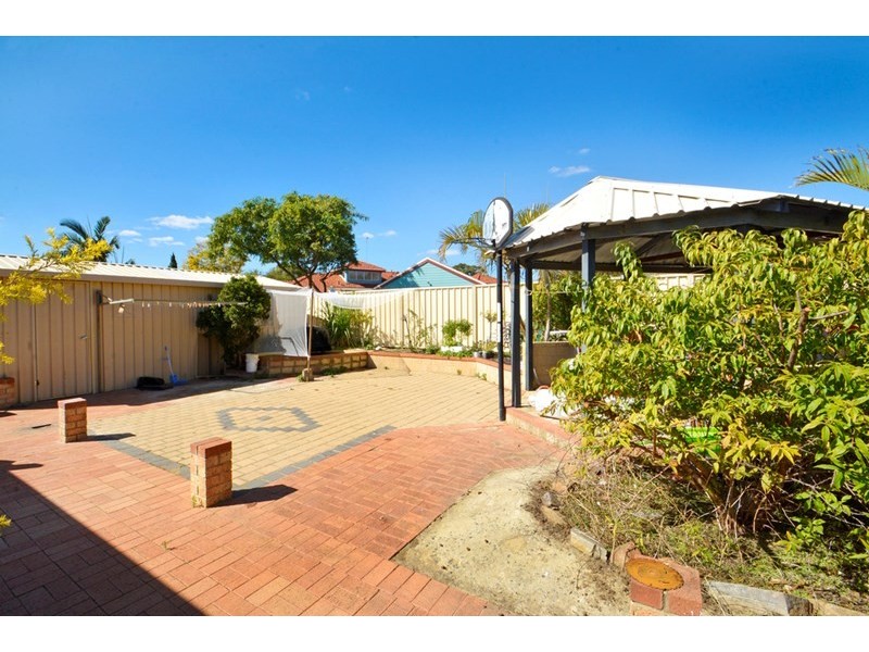 2 Frangipani Loop, Marangaroo WA 6064
