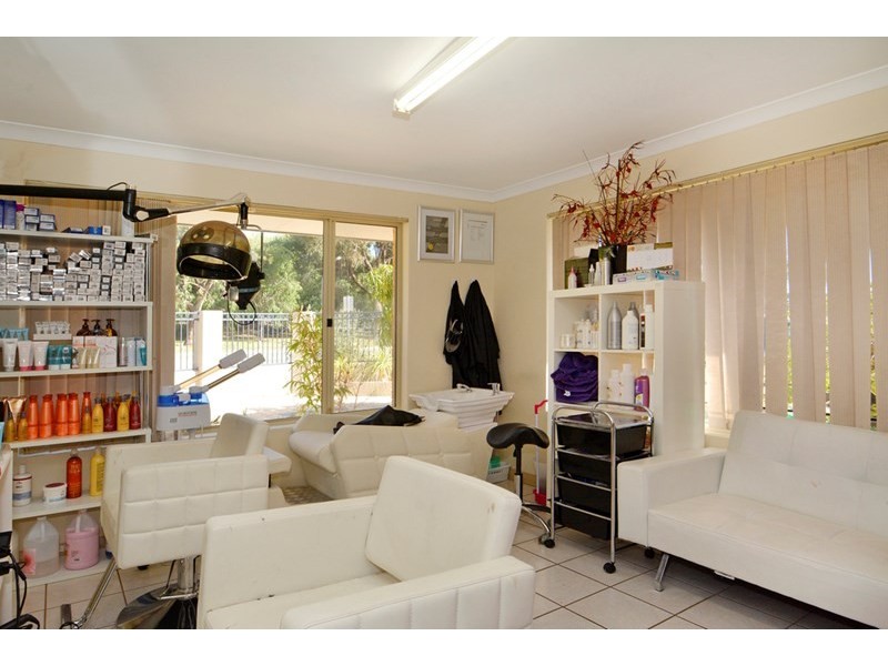 2 Frangipani Loop, Marangaroo WA 6064