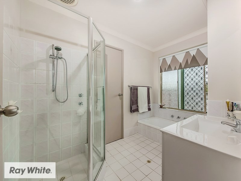 1 Ullinger Loop, Marangaroo WA 6064