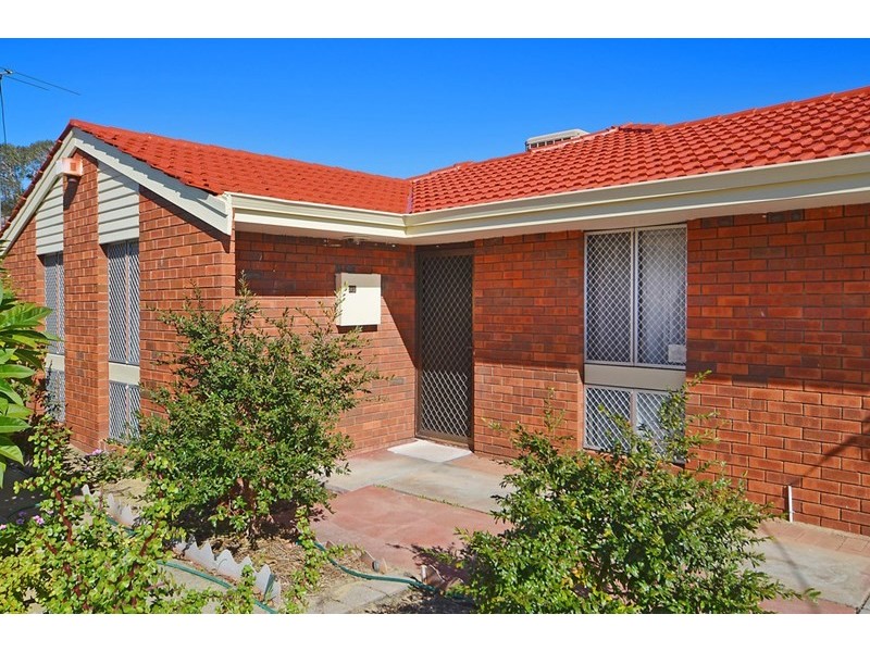 21 Curtis Way, Girrawheen WA 6064