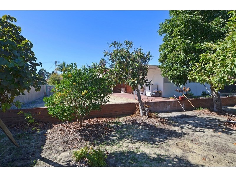 21 Curtis Way, Girrawheen WA 6064