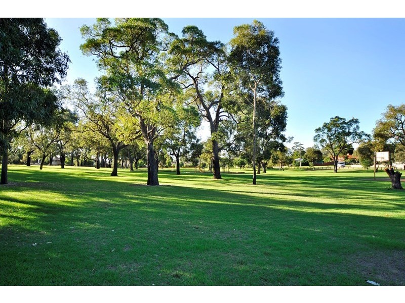 21 Curtis Way, Girrawheen WA 6064