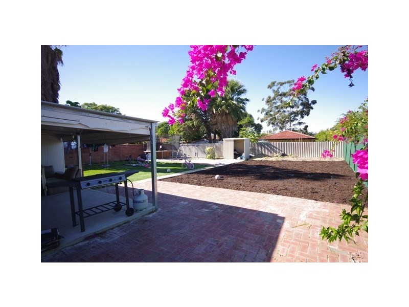 20 Ipswich Crescent, Girrawheen WA 6064