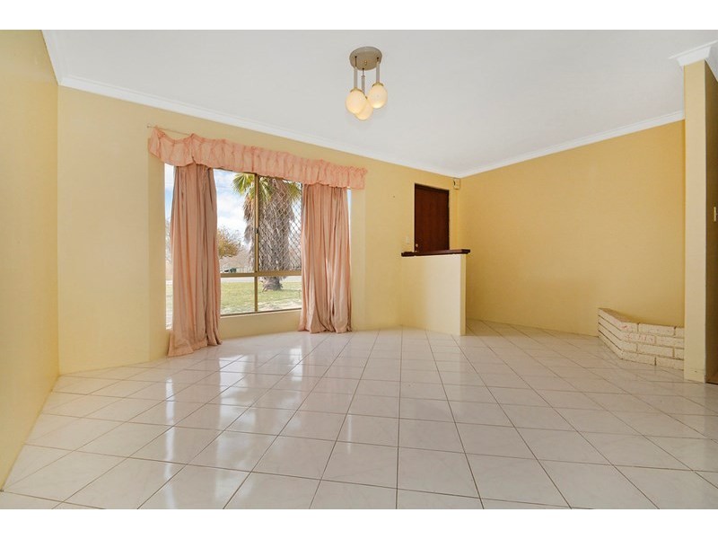 216 Illawarra Crescent, Ballajura WA 6066