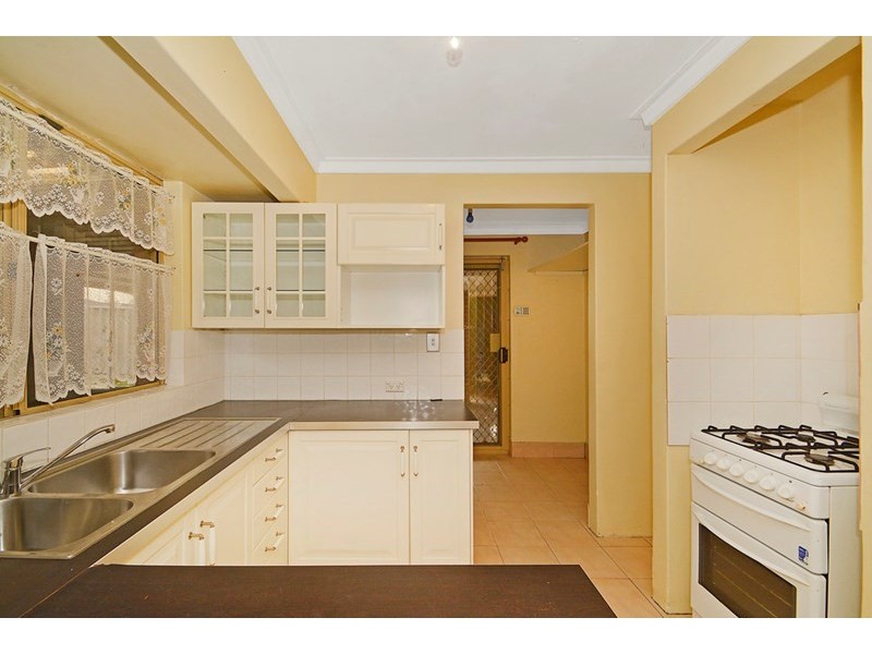 216 Illawarra Crescent, Ballajura WA 6066