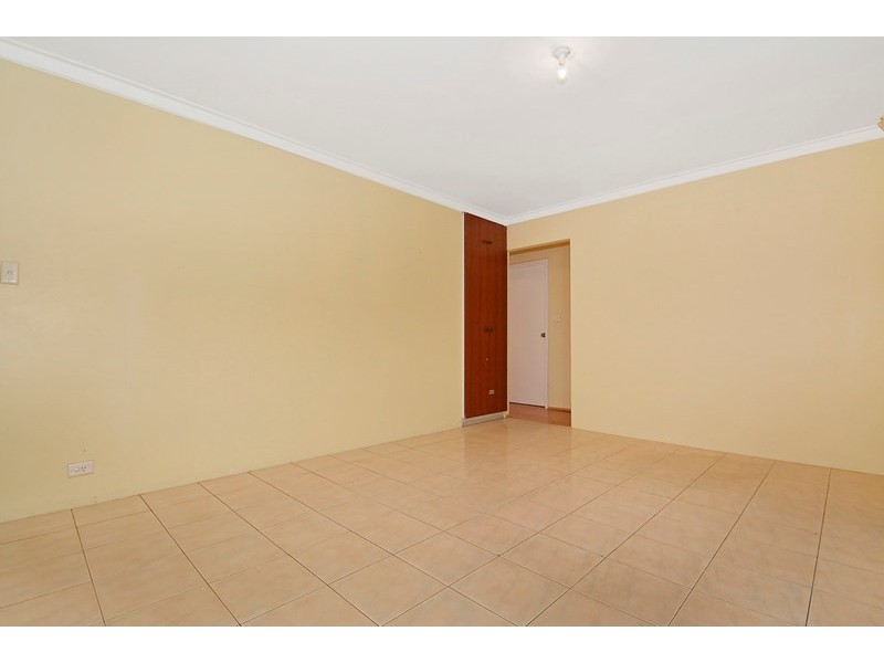 216 Illawarra Crescent, Ballajura WA 6066