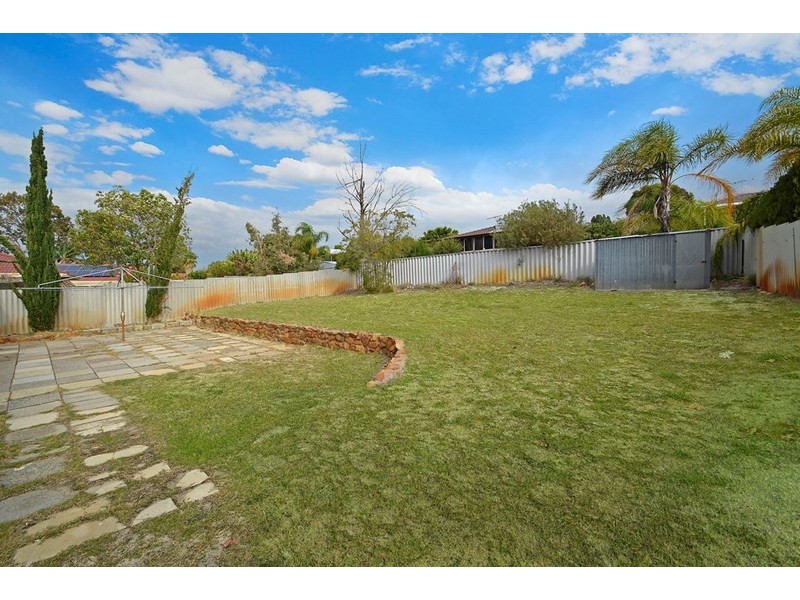 216 Illawarra Crescent, Ballajura WA 6066
