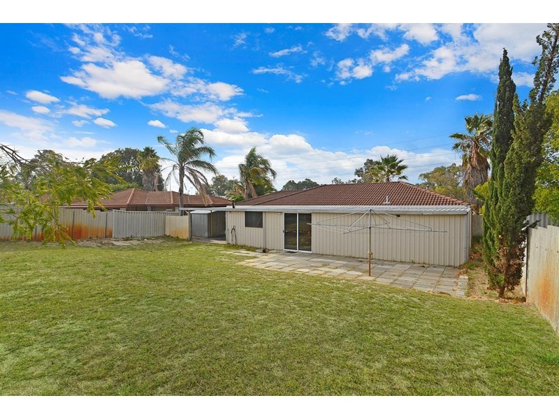 216 Illawarra Crescent, Ballajura WA 6066
