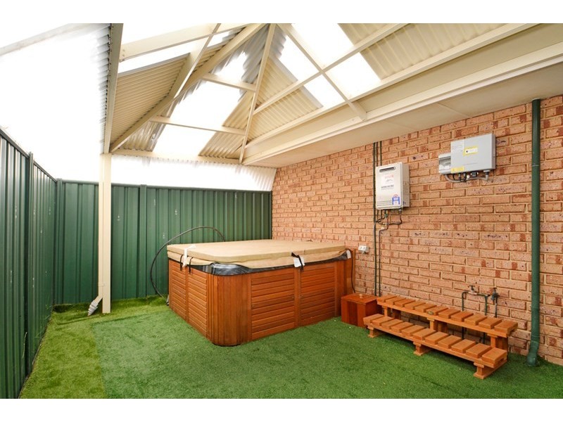 6 Coachwood Gardens, Ballajura WA 6066