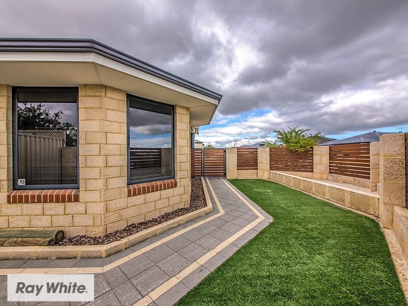 62 Regency Avenue, Madeley WA 6065