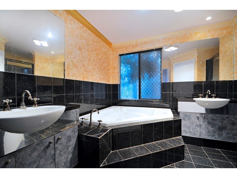 18 Clipper Drive, Ballajura WA 6066