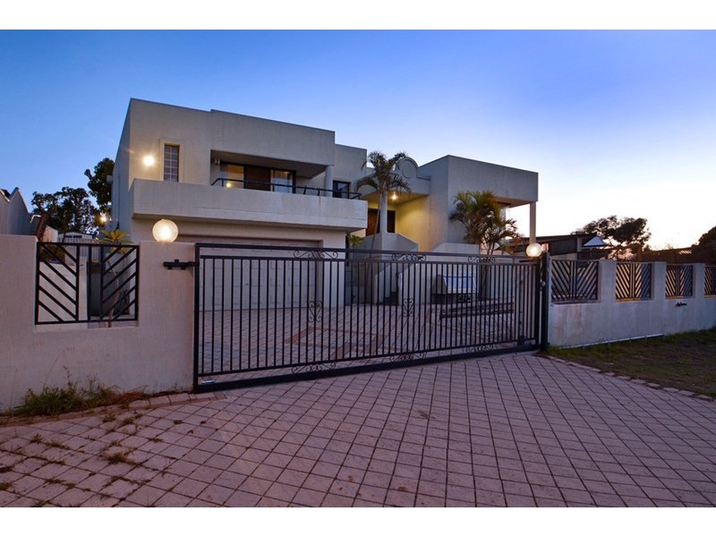 18 Clipper Drive, Ballajura WA 6066