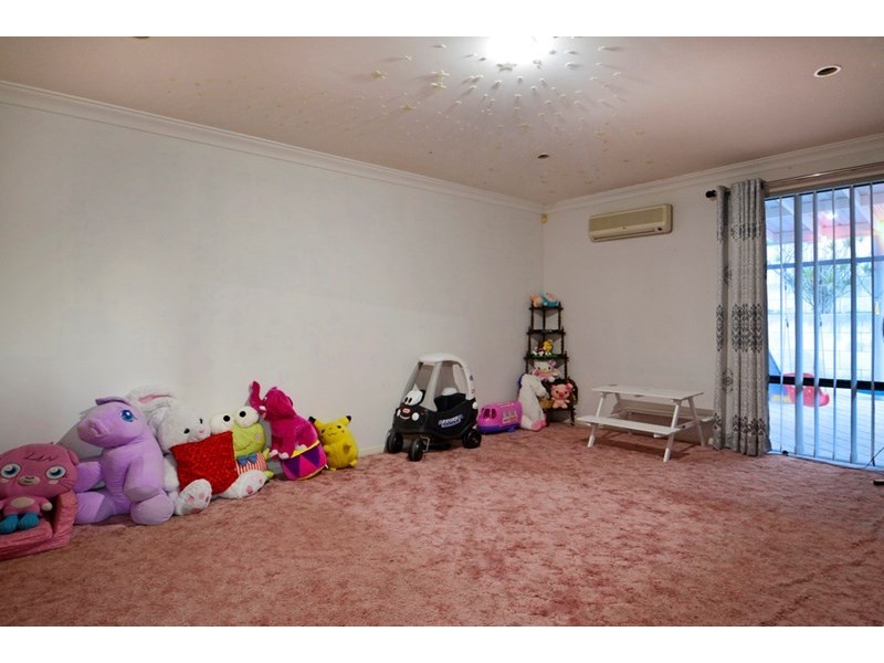 18 Clipper Drive, Ballajura WA 6066