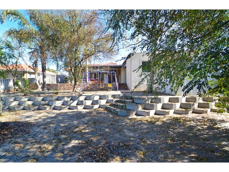 39 Altone Road, Lockridge WA 6054