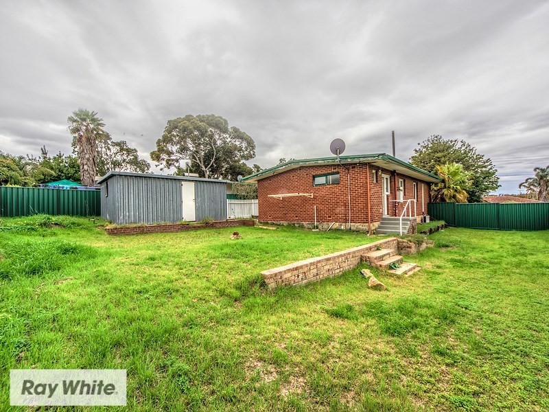 32 Denston Way, Girrawheen WA 6064