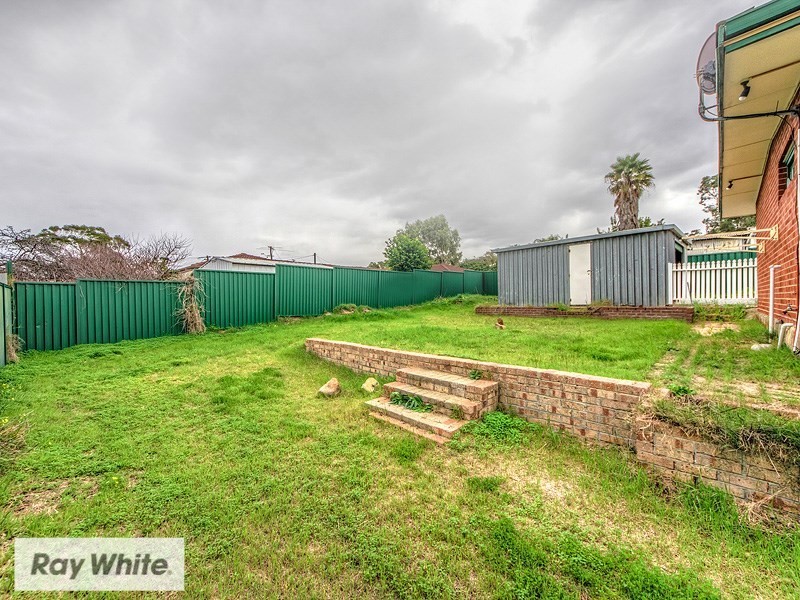 32 Denston Way, Girrawheen WA 6064