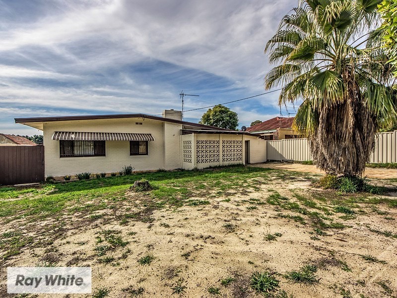 11 Lindley Street, Embleton WA 6062