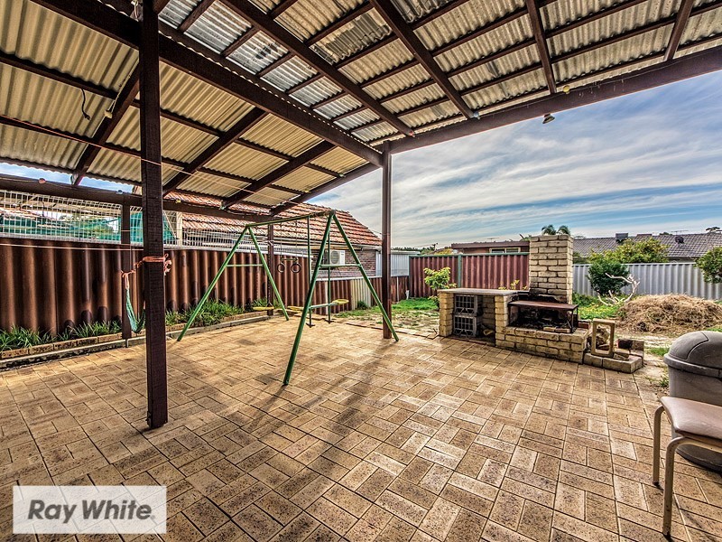 11 Lindley Street, Embleton WA 6062