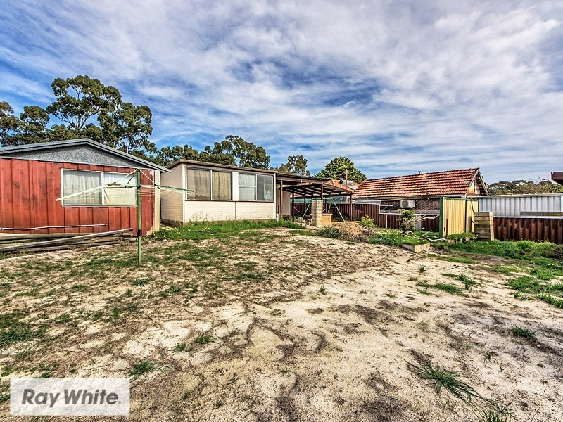 11 Lindley Street, Embleton WA 6062