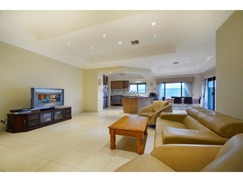 9 Burnsall Way, Darch WA 6065