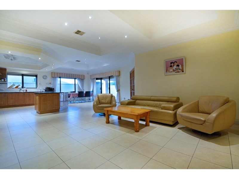 9 Burnsall Way, Darch WA 6065