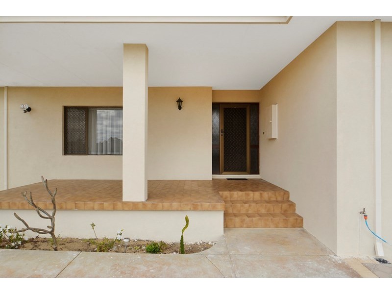 6 Brookland Crescent, Marangaroo WA 6064