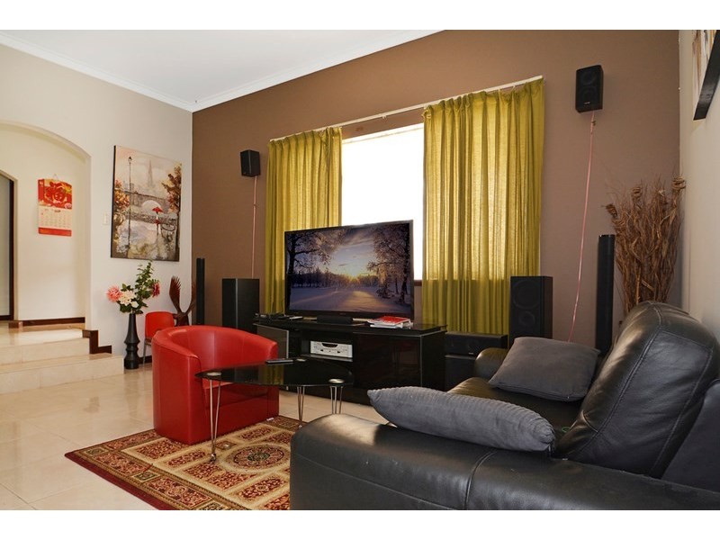 6 Brookland Crescent, Marangaroo WA 6064