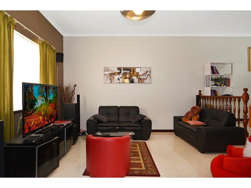 6 Brookland Crescent, Marangaroo WA 6064