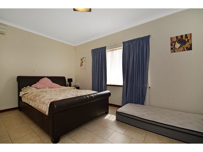 6 Brookland Crescent, Marangaroo WA 6064