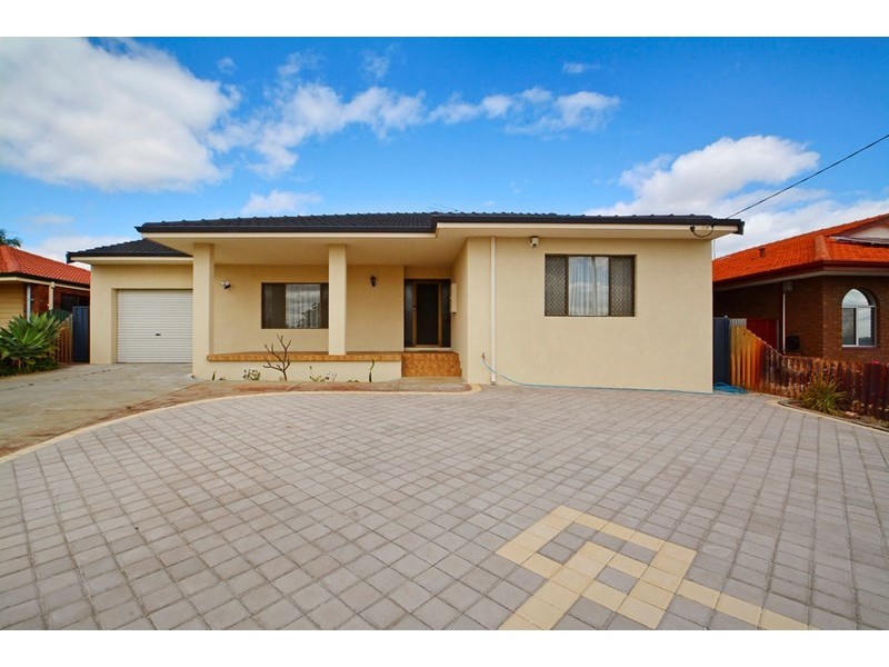 6 Brookland Crescent, Marangaroo WA 6064