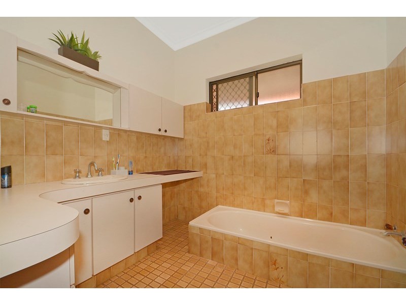 6 Brookland Crescent, Marangaroo WA 6064