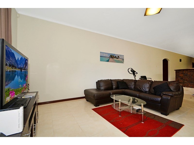 6 Brookland Crescent, Marangaroo WA 6064