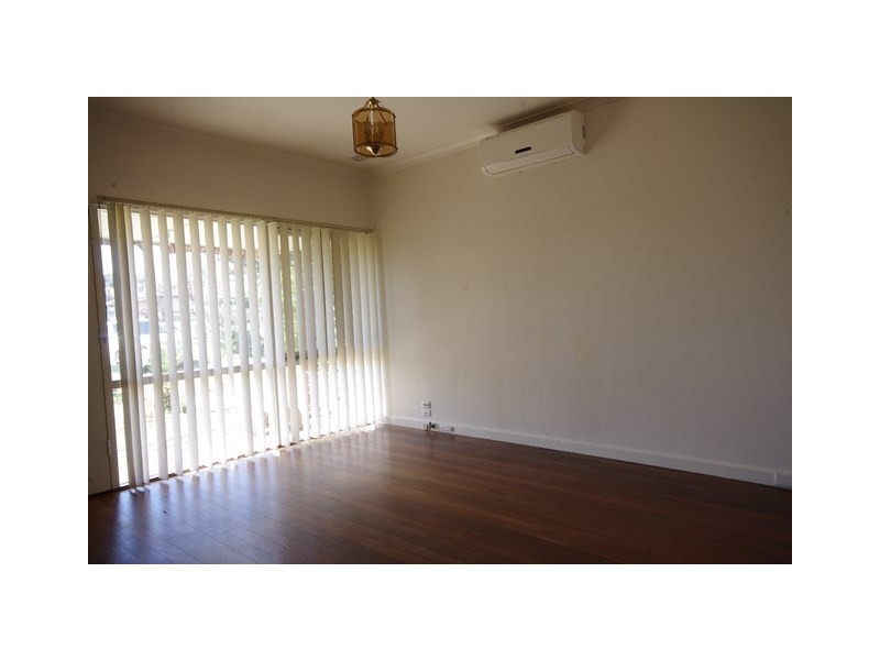 8 Templeton Crescent, Girrawheen WA 6064