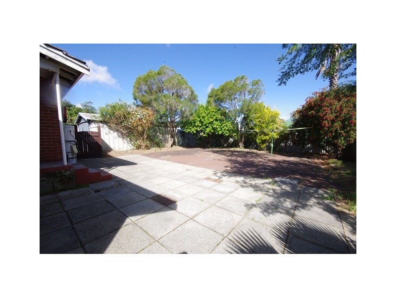 8 Templeton Crescent, Girrawheen WA 6064