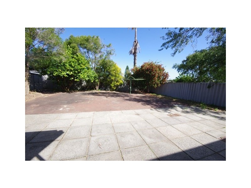 8 Templeton Crescent, Girrawheen WA 6064