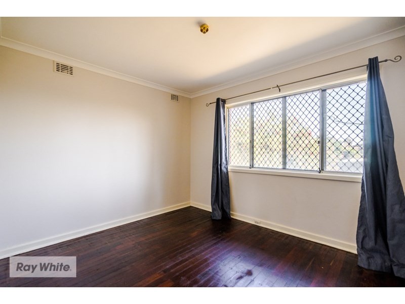 8 Shalford Way, Girrawheen WA 6064