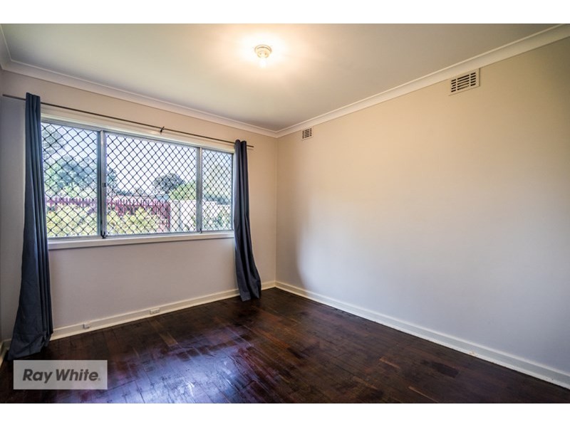 8 Shalford Way, Girrawheen WA 6064