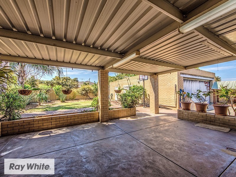 6 Stoke Court, Girrawheen WA 6064