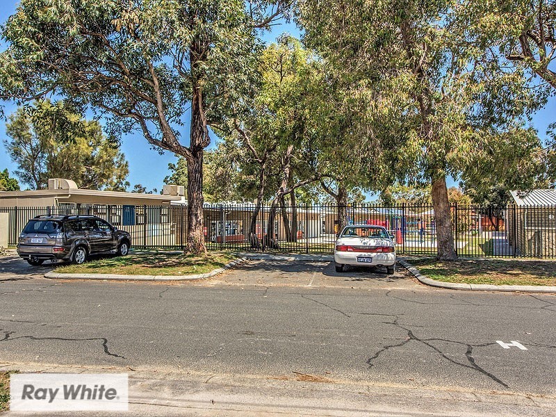 6 Stoke Court, Girrawheen WA 6064