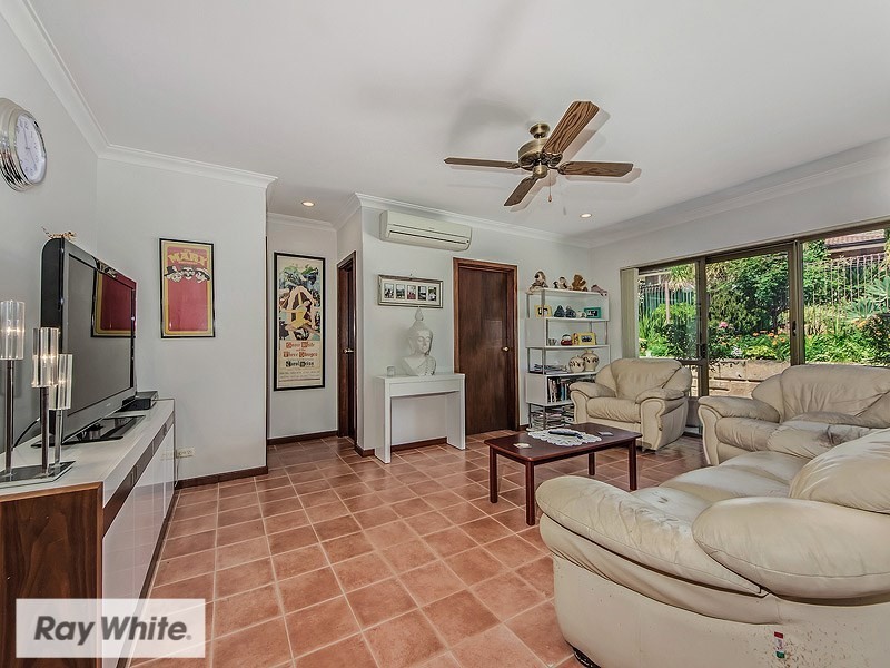 6 Regent Drive, Alexander Heights WA 6064