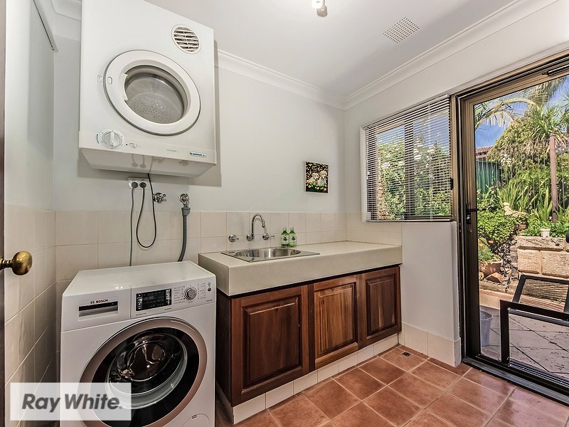6 Regent Drive, Alexander Heights WA 6064