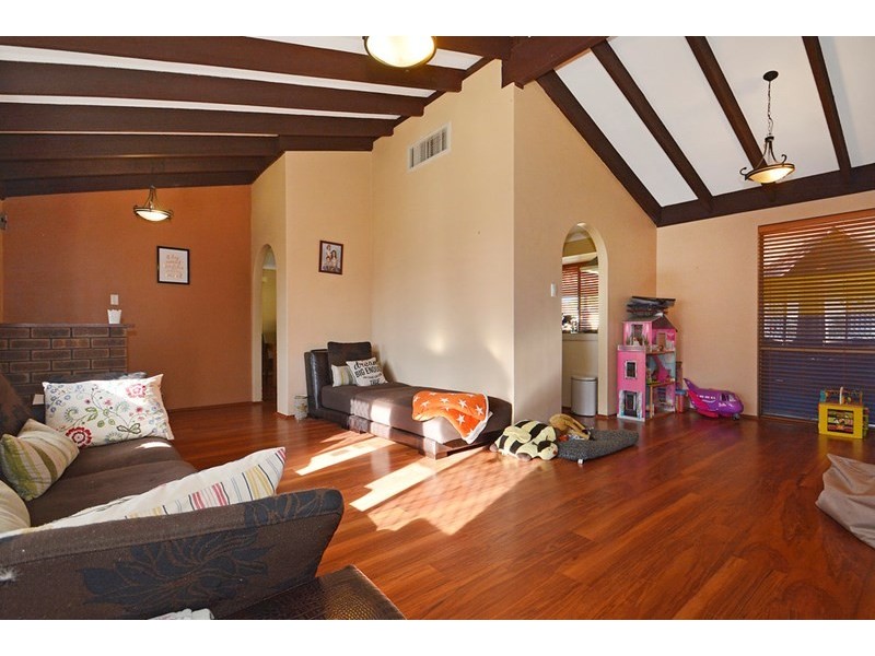 6 Wingham Street, Marangaroo WA 6064