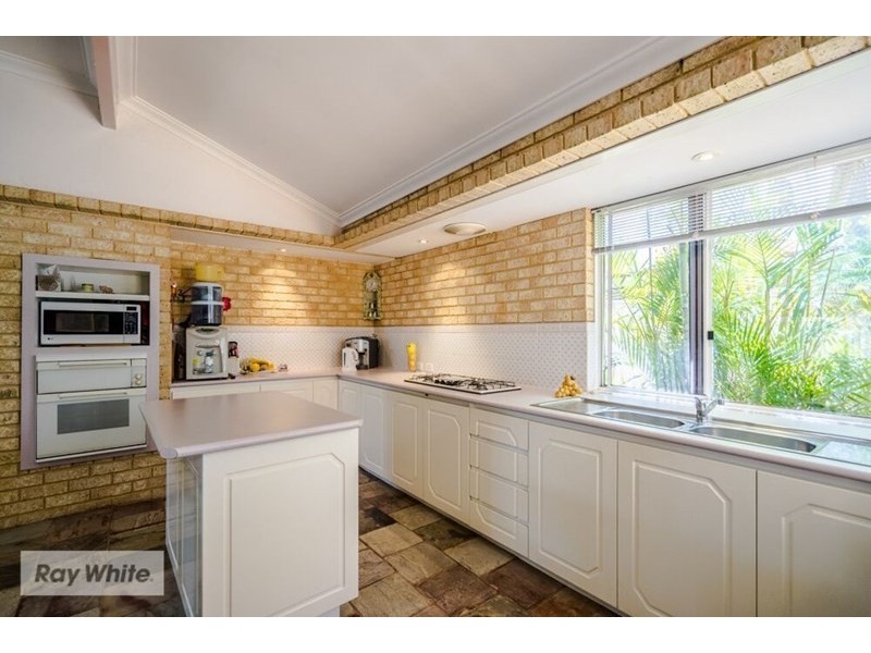 14 Margate Place, Marangaroo WA 6064