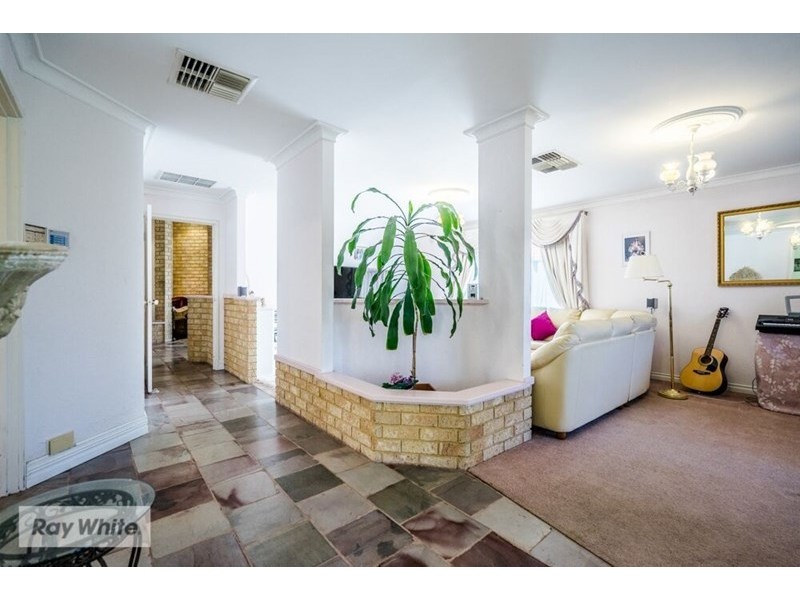 14 Margate Place, Marangaroo WA 6064