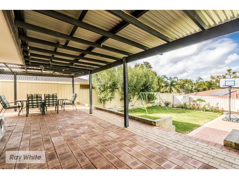 40 Oakleaf Circle, Mirrabooka WA 6061