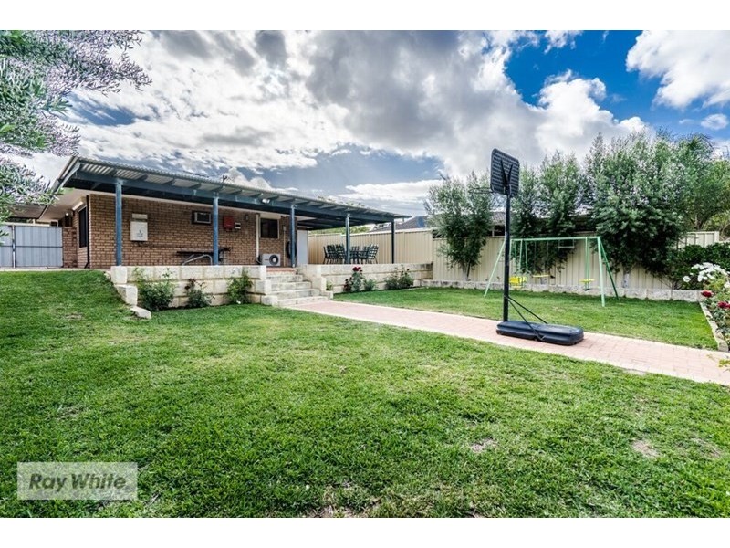 40 Oakleaf Circle, Mirrabooka WA 6061