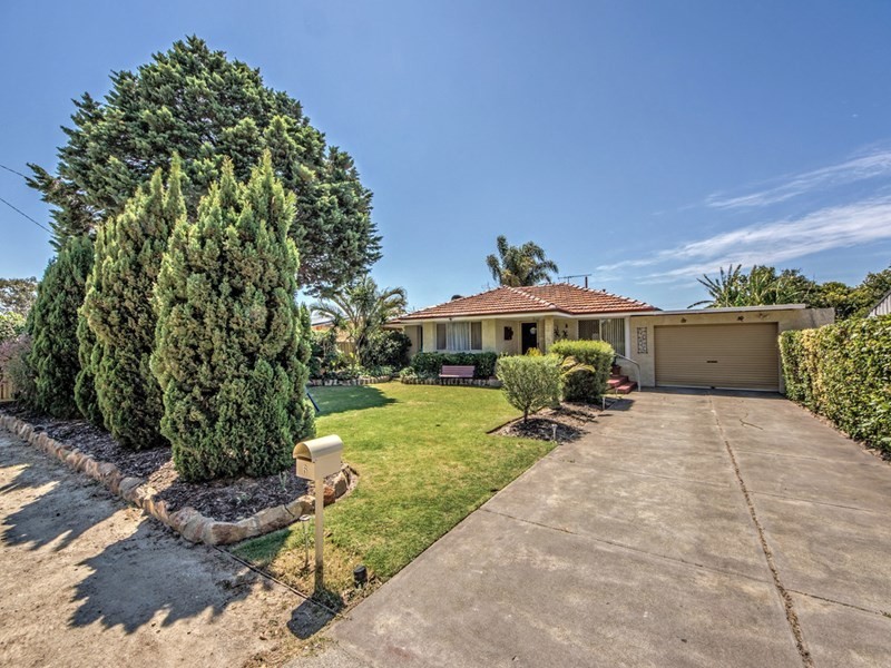 6 Stoke Court, Girrawheen WA 6064